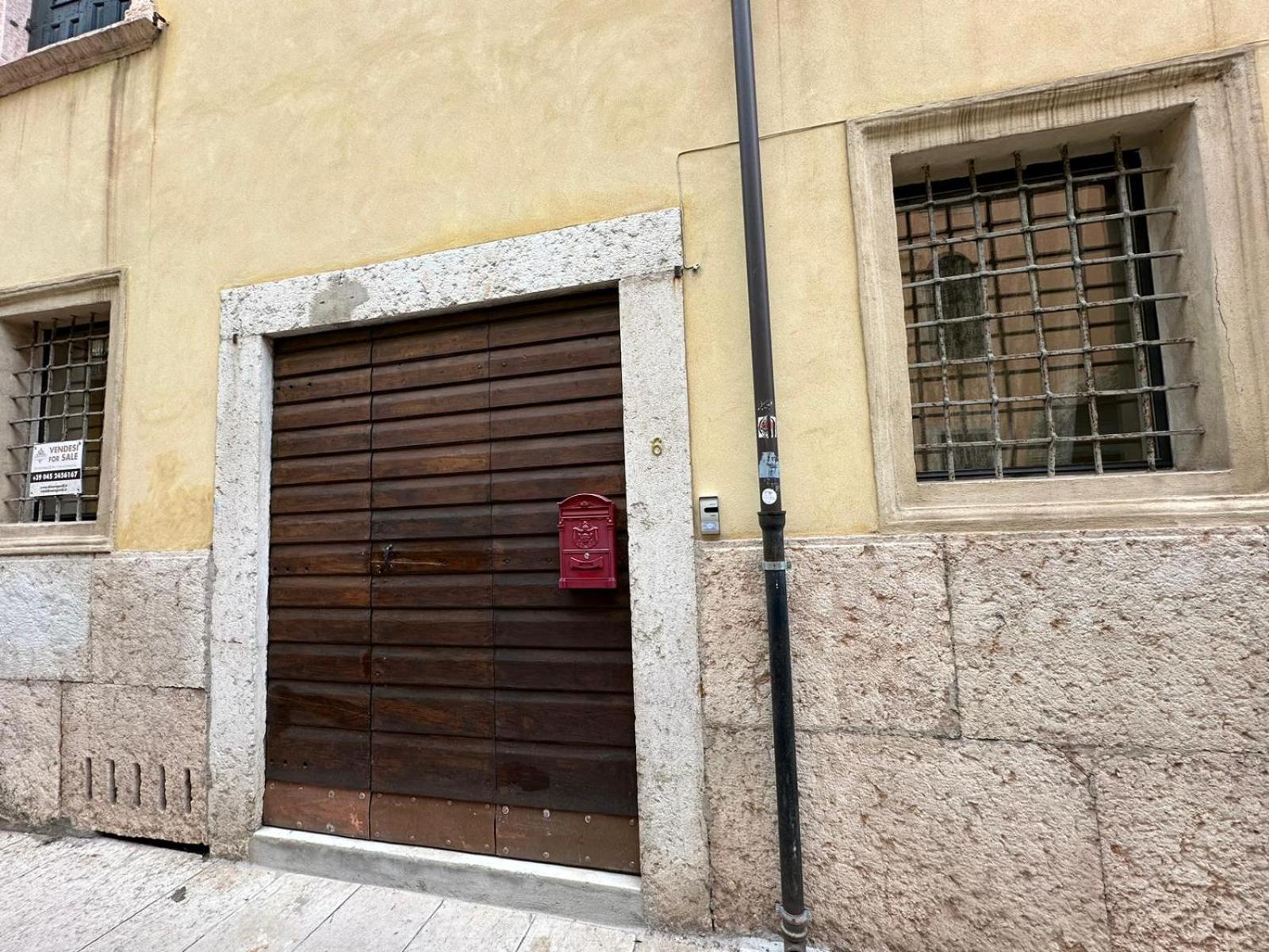 Al Campanile Apartment Verona Exterior photo